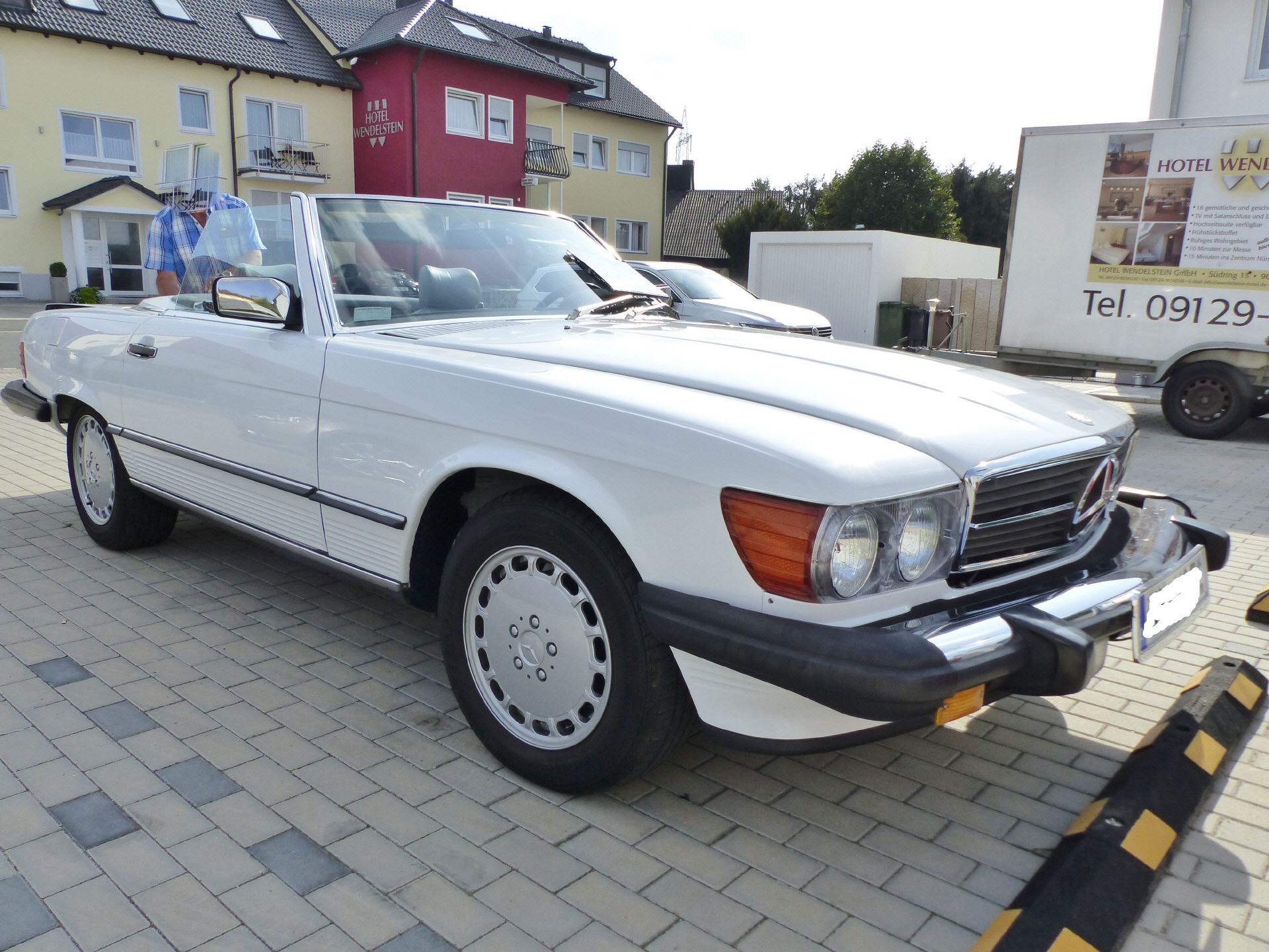 Mercedes-Benz 560 SL (107) (1989)