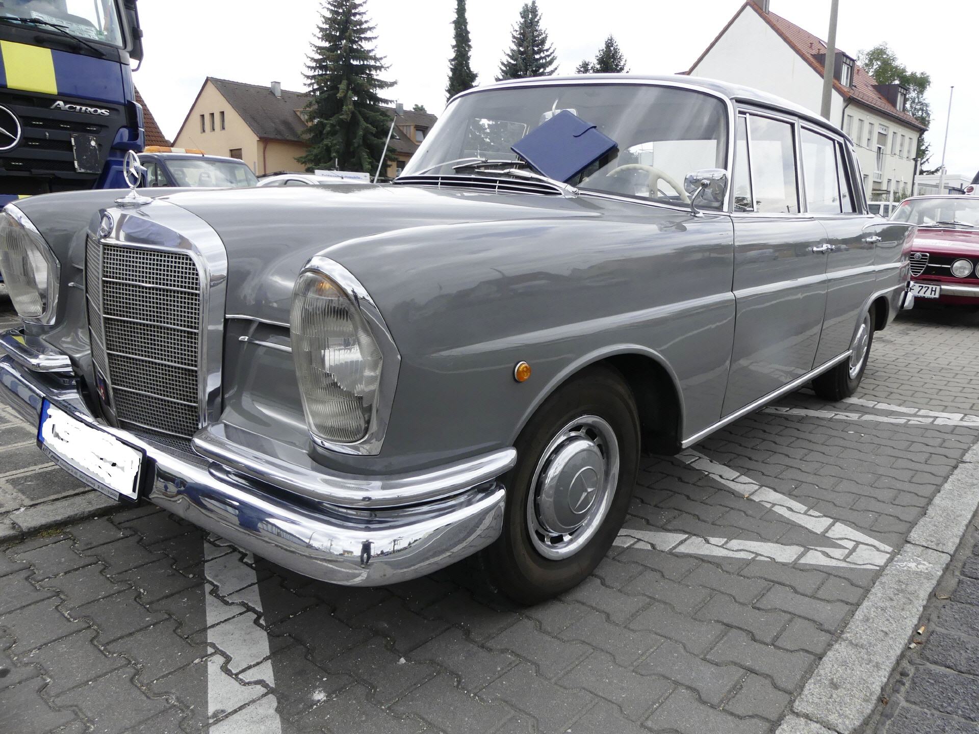 Mercedes-Benz 220 SEb (111) (1961)